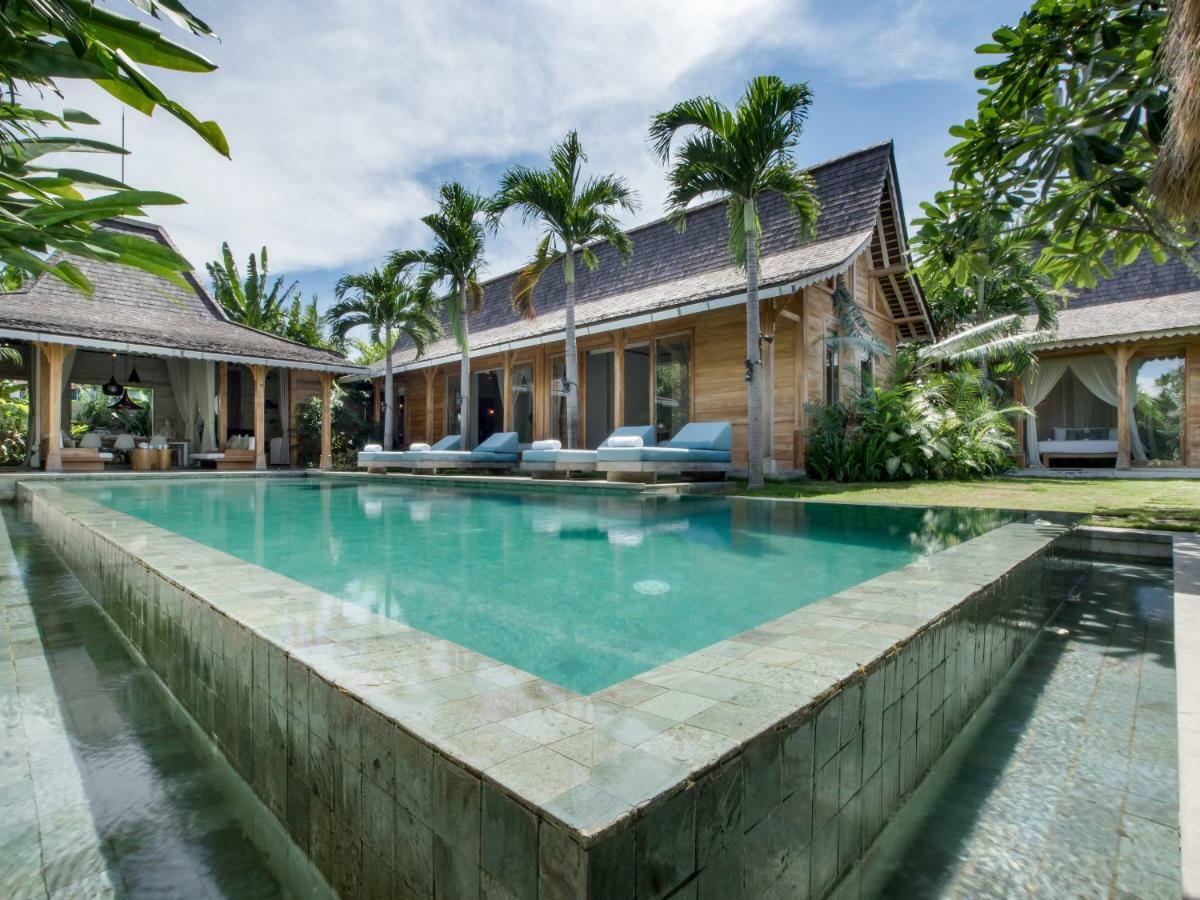 Mannao Estate By Villa Finder เกอโรโบกัน ภายนอก รูปภาพ